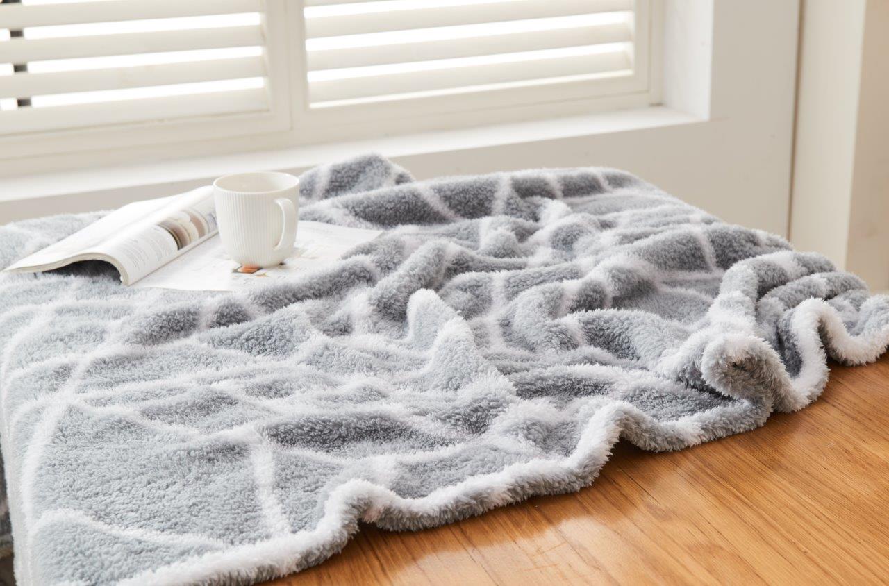 TEDDY ELY GEO THROW