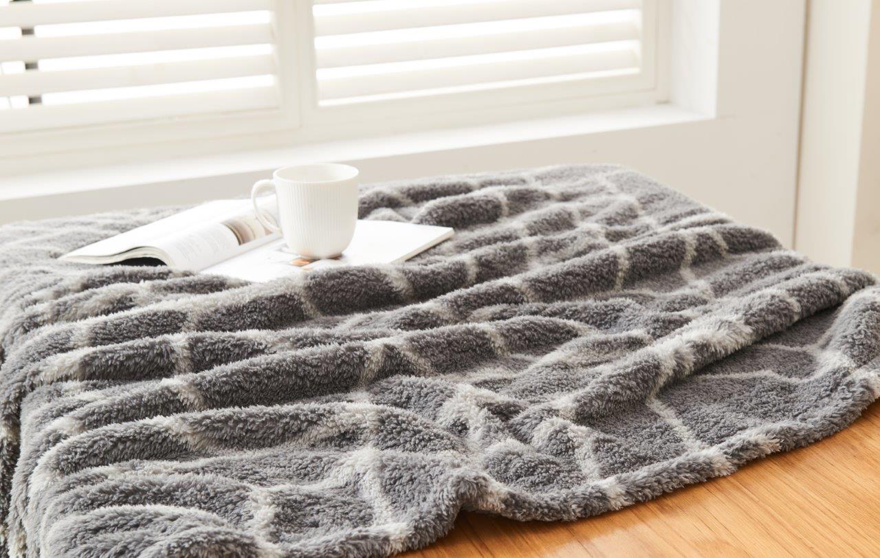 TEDDY ELY GEO THROW