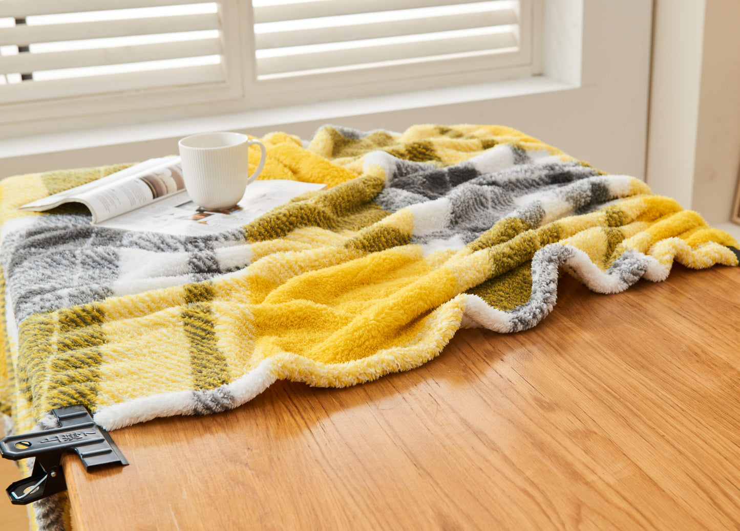 TEDDY WINDSOR CHECK THROW